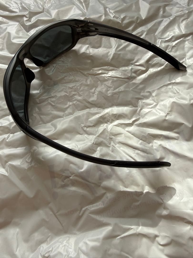 オークリー スポーツサングラス 黒色 偏光 OO9236-06