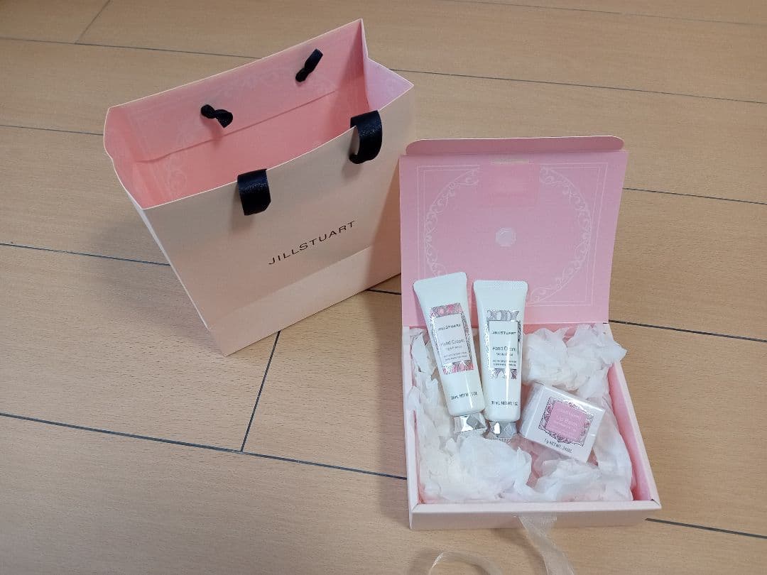 新品！ JILL STUART ハンドクリーム2本とリップバームセット