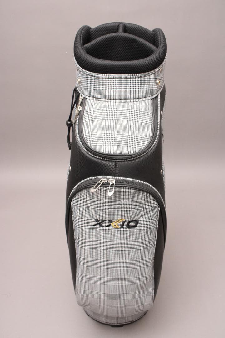 未使用に近いXXIO ゼクシオ キャディバッグ《9.5型》カート 4分割 軽量