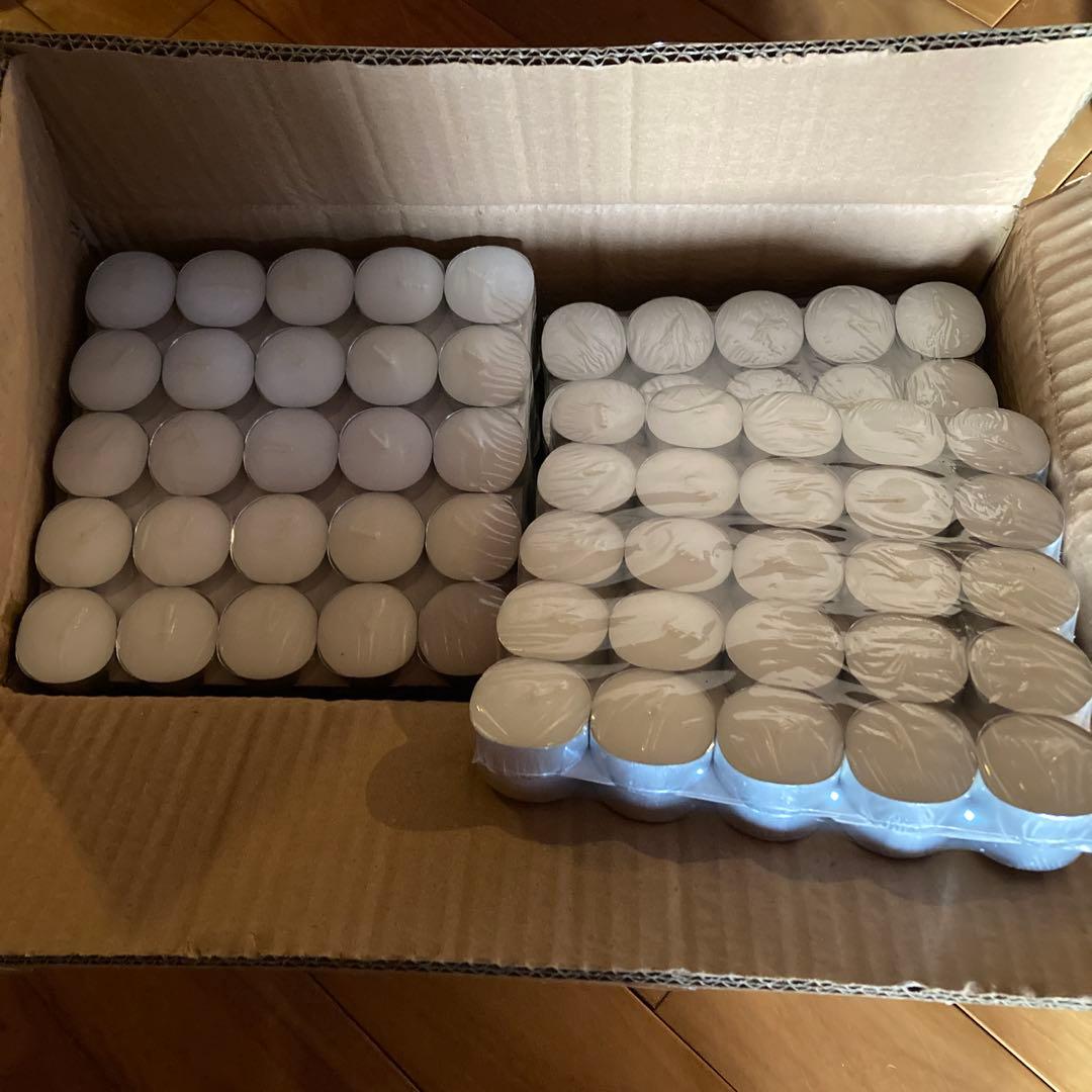 ティーライトキャンドル。燃焼時間4時間。