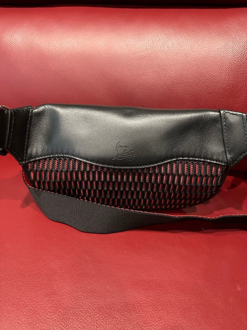 クリスチャン　ルブタン　ポーチ