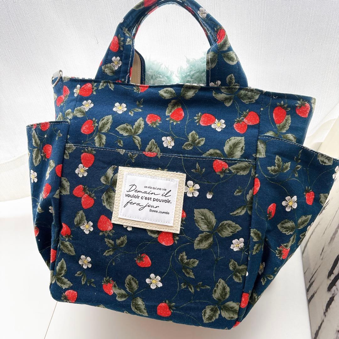 m*e様 コヤンイサムチョン　バック　ハグねこトート　オッドアイネコちゃん×コイ