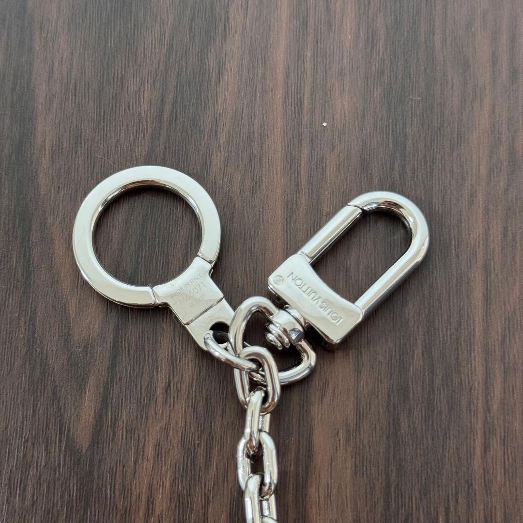 ルイヴィトン　キーホルダーLVイニシャル