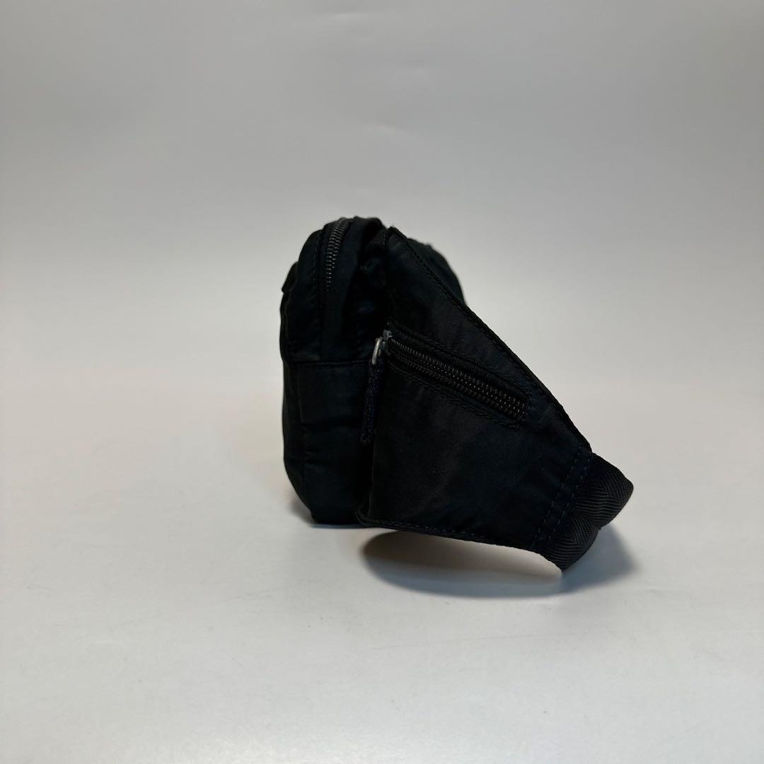 m61【極美品】プラダ　三角ロゴ　ナイロン　ブラックウエストバッグ　ボディバッグ