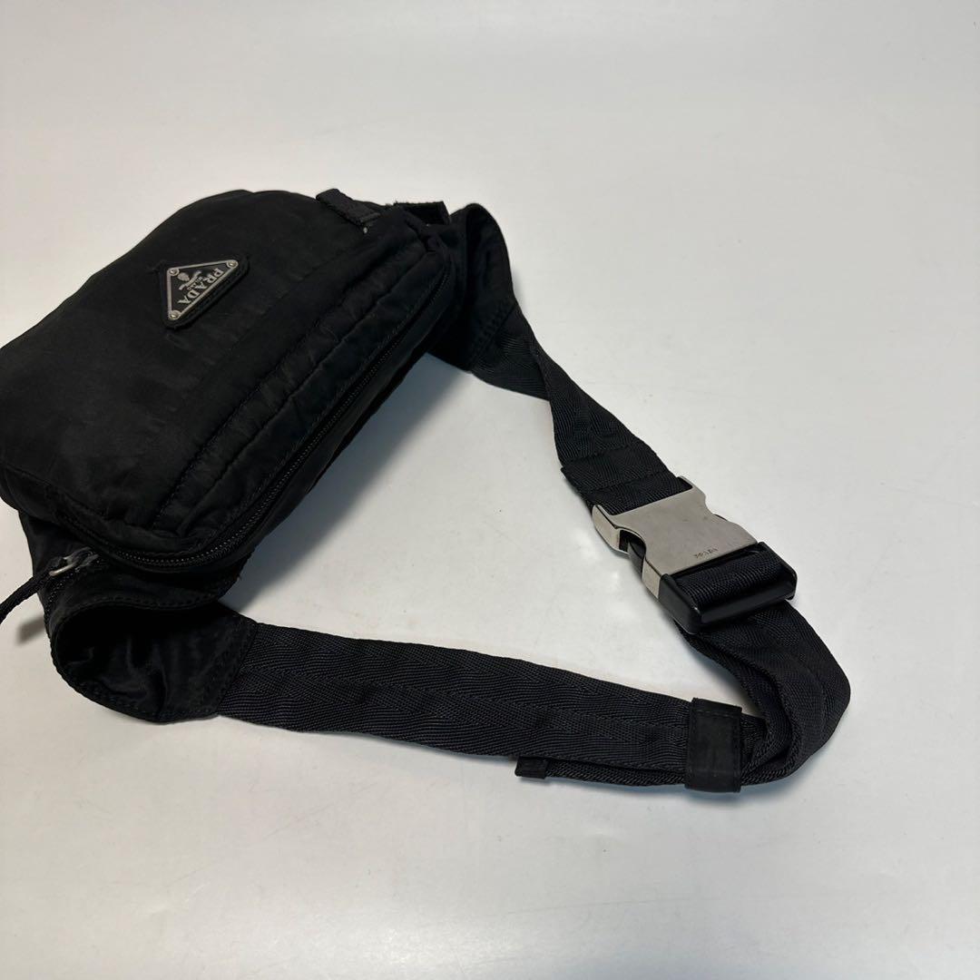 m61【極美品】プラダ　三角ロゴ　ナイロン　ブラックウエストバッグ　ボディバッグ