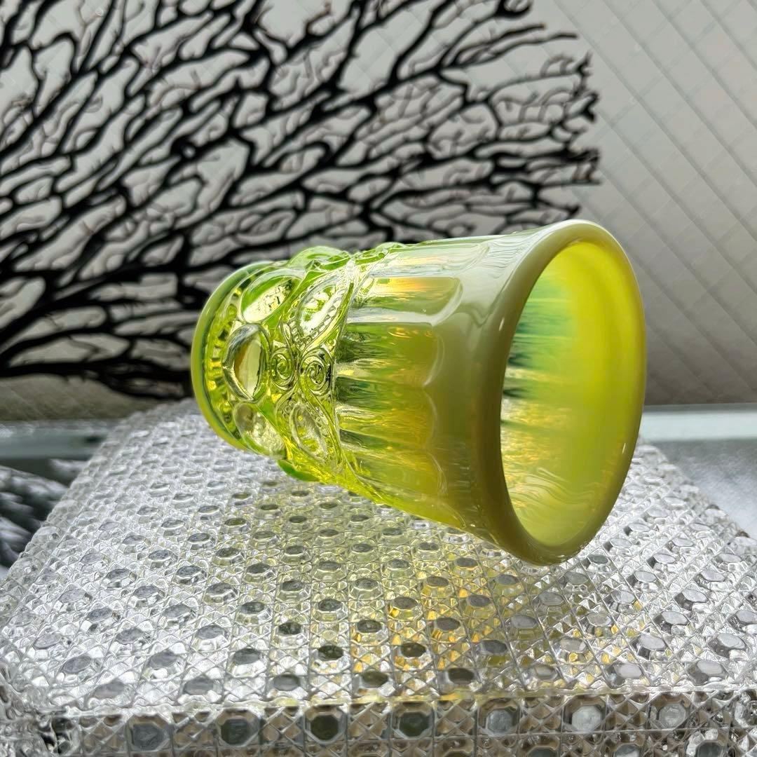 骨董　時代プレス　乳白色暈し　カナリアイエロー　コップ　ゴブレット　ウラン