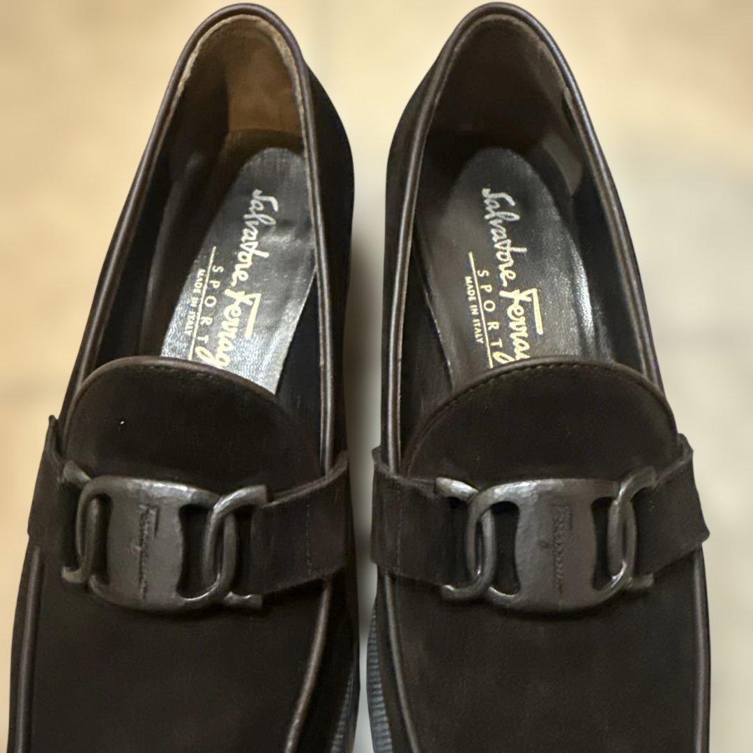 フェラガモスエード ローファー 金具付き