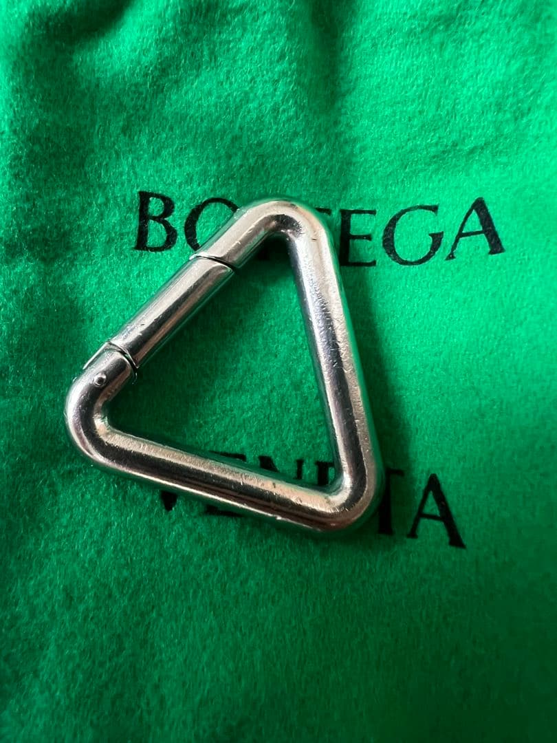 Bottega Veneta トライアングルキーホルダー