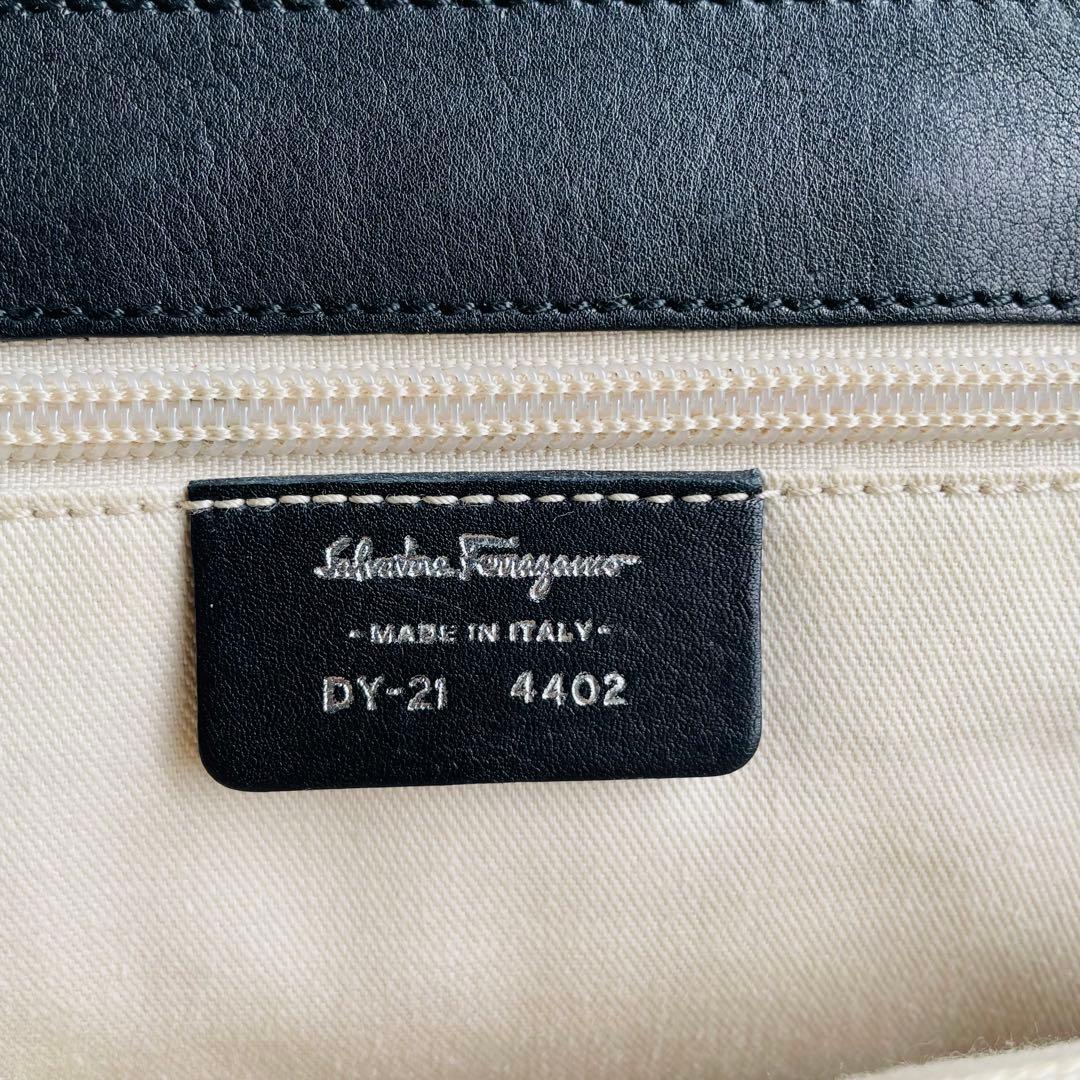 【超希少】サルヴァトーレ　フェラガモ ガンチーニ ショルダーバッグ　黒