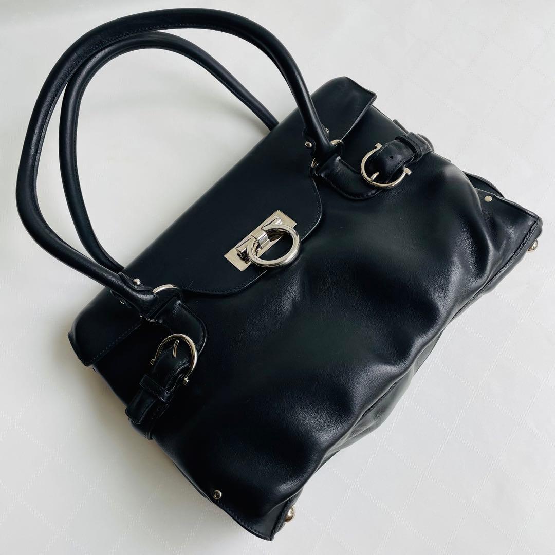 【超希少】サルヴァトーレ　フェラガモ ガンチーニ ショルダーバッグ　黒