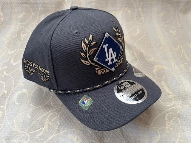 大谷翔平MLB2025NLDS優勝記念ロッカーROOMチャコールB/CAP限定品