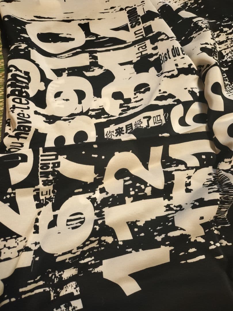 【新品未使用】ヨウジヤマモト　シルクスカーフ　山本耀司柄　タグ