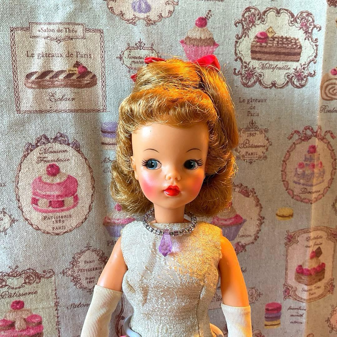 【レア】お団子ヘアのポーズンタミーちゃん(化粧箱&スタンド付き) ★ヴィンテージ