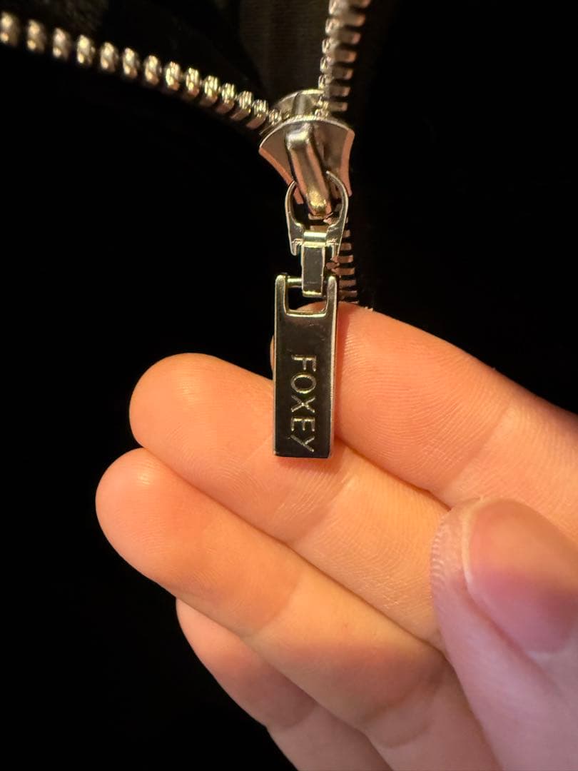 日本製VELOUR NOIR Foxeyフード付きブラックジャケット