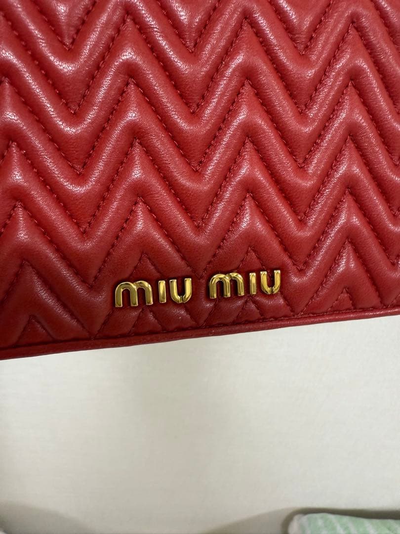 miumiu チェーンショルダーバッグ　赤　中古
