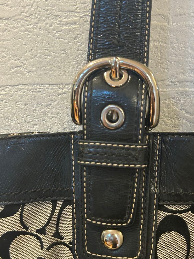 Coach ショルダーバッグ 黒　シグネチャー　肩がけ