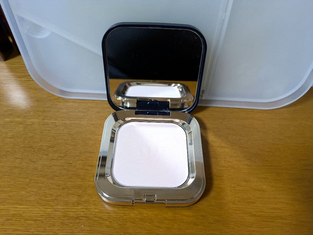 クレ・ド・ポー ボーテ　プードルコンパクトエサンシエル n　フェイスパウダー