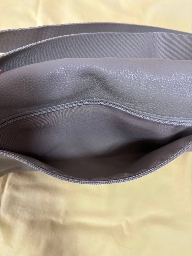 イアパピヨネ ボディバック