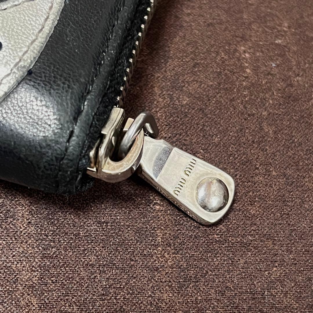 ☆miu miu ミュウミュウ黒、シルバー、紺のクールなデザインレザー 長財布