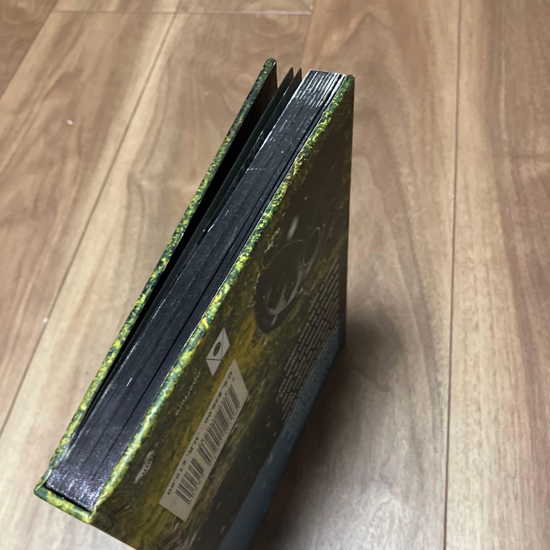 Satellites - Jonas Bendiksen　写真集