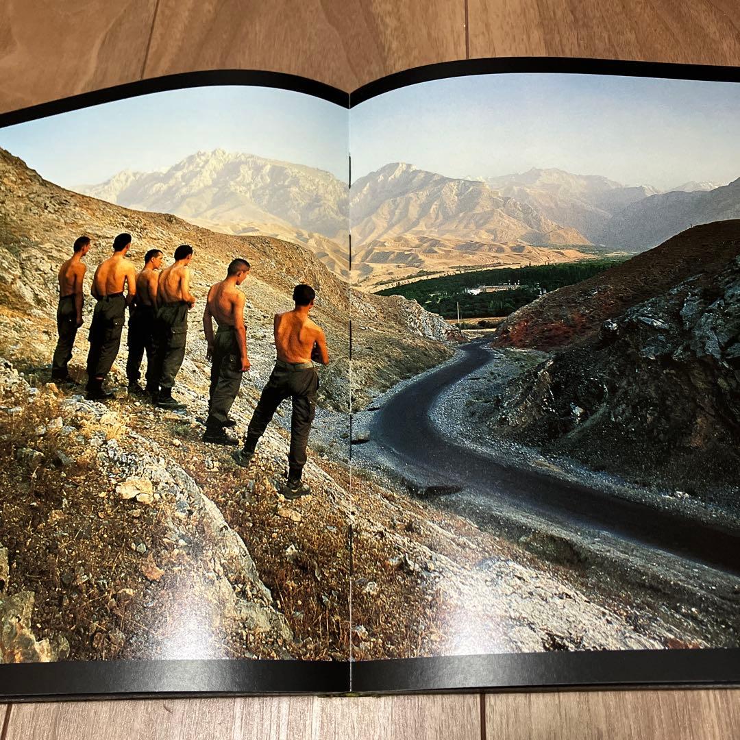 Satellites - Jonas Bendiksen　写真集