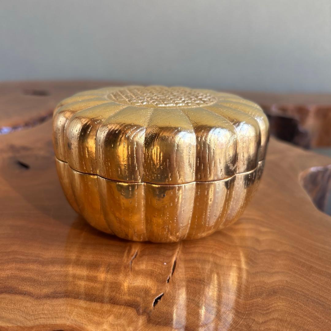 菓子器　黄金色　漆塗り　小物入れ