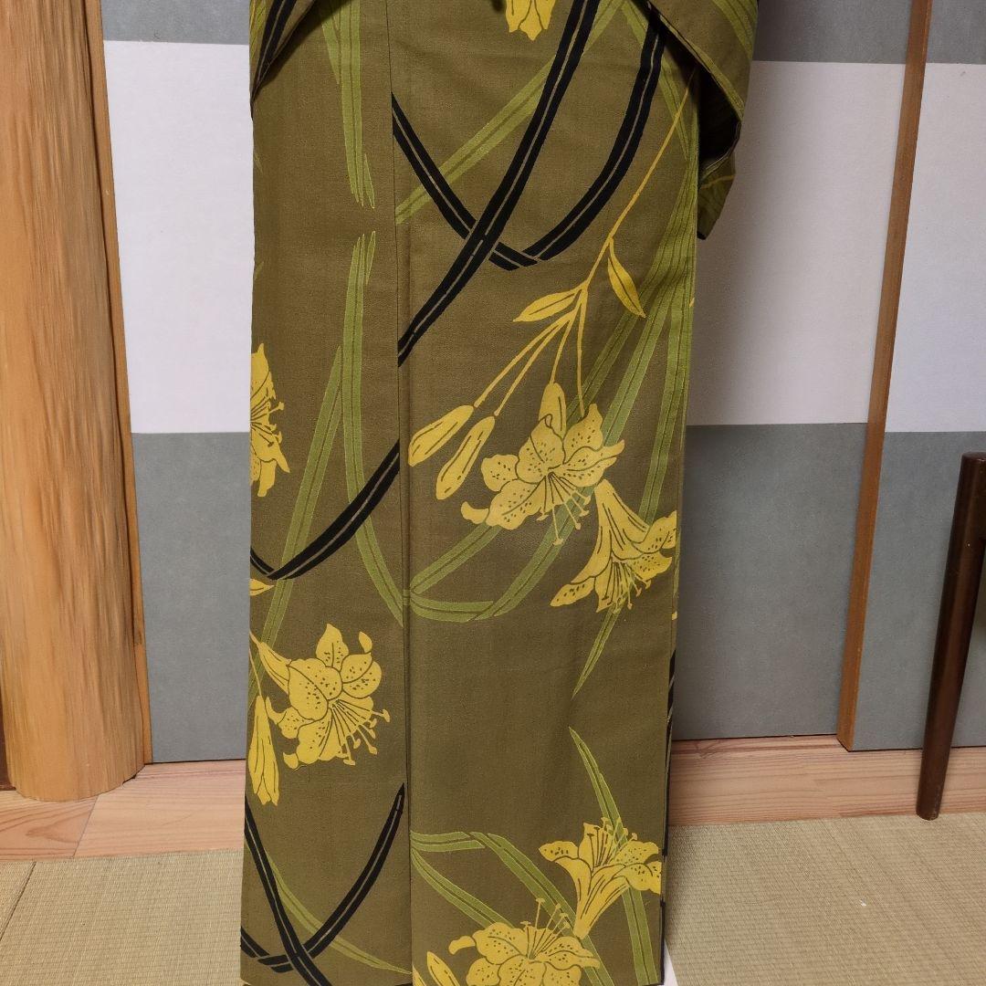 ❤コシノ　ジュンコ　新品　手縫い　浴衣 モスグリーンに山吹き色のユリ