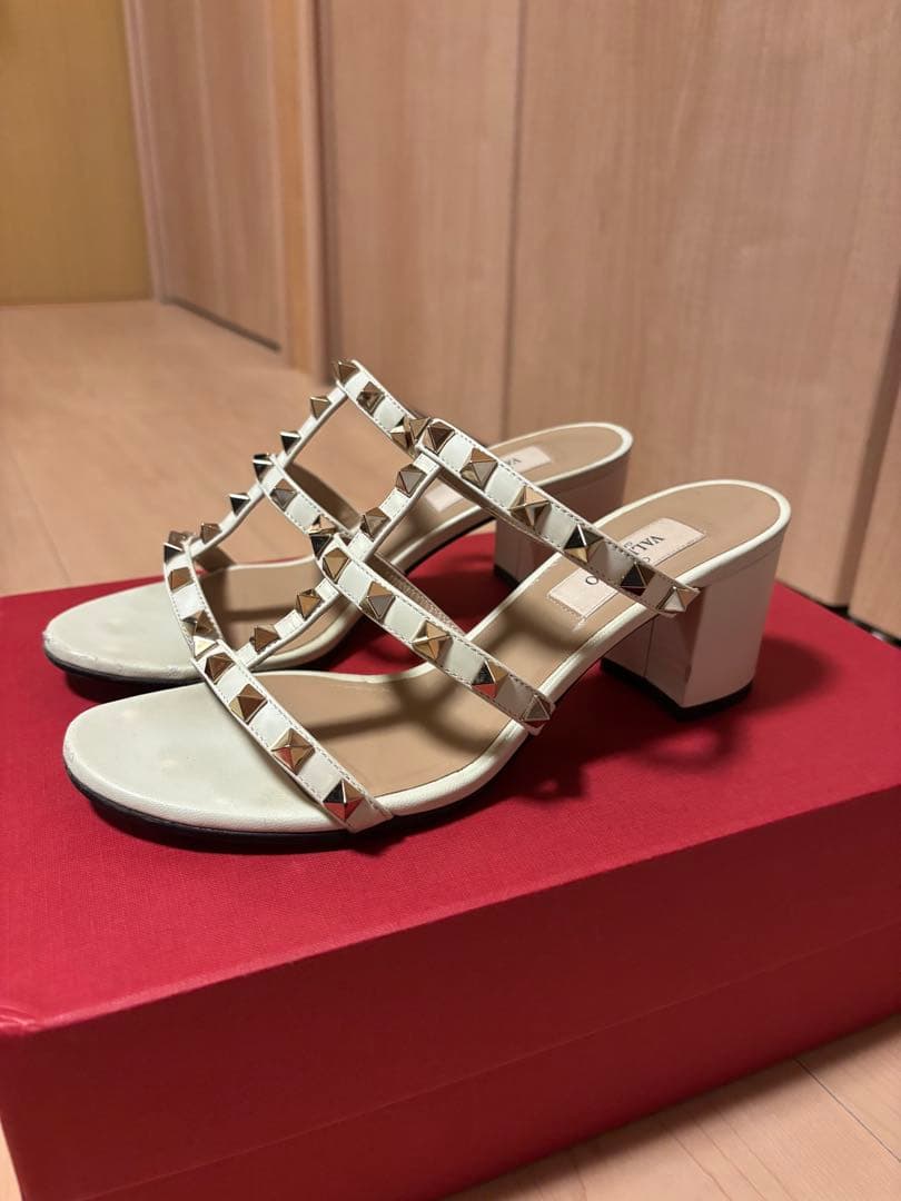 ヴァレンティノ ホワイトスタッズ付き ミュール 36