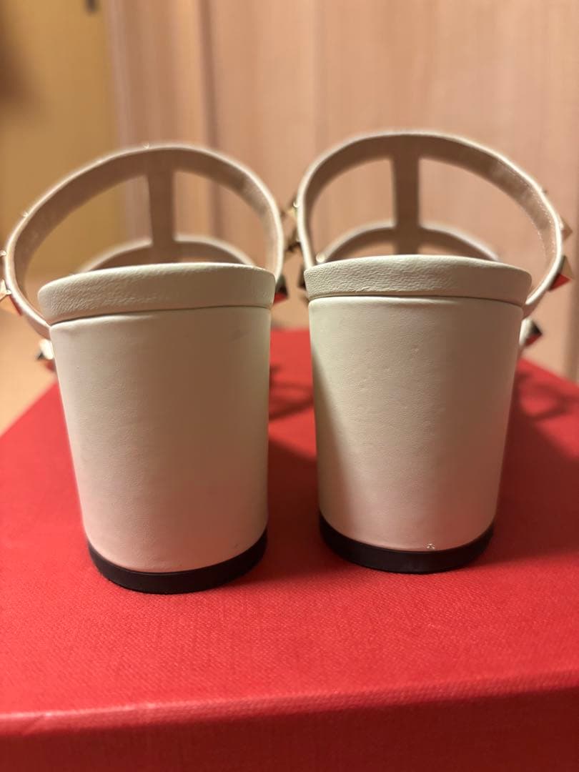 ヴァレンティノ ホワイトスタッズ付き ミュール 36