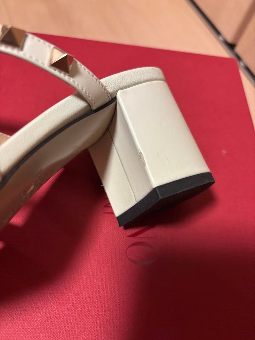 ヴァレンティノ ホワイトスタッズ付き ミュール 36