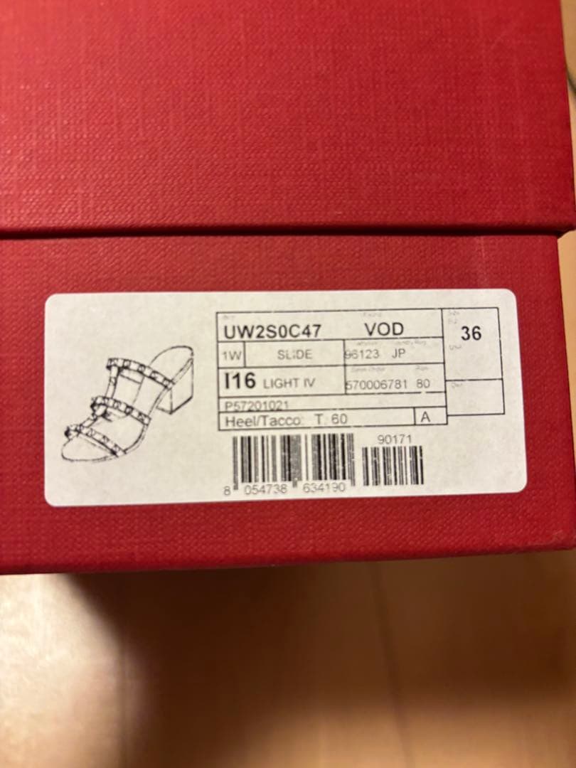 ヴァレンティノ ホワイトスタッズ付き ミュール 36