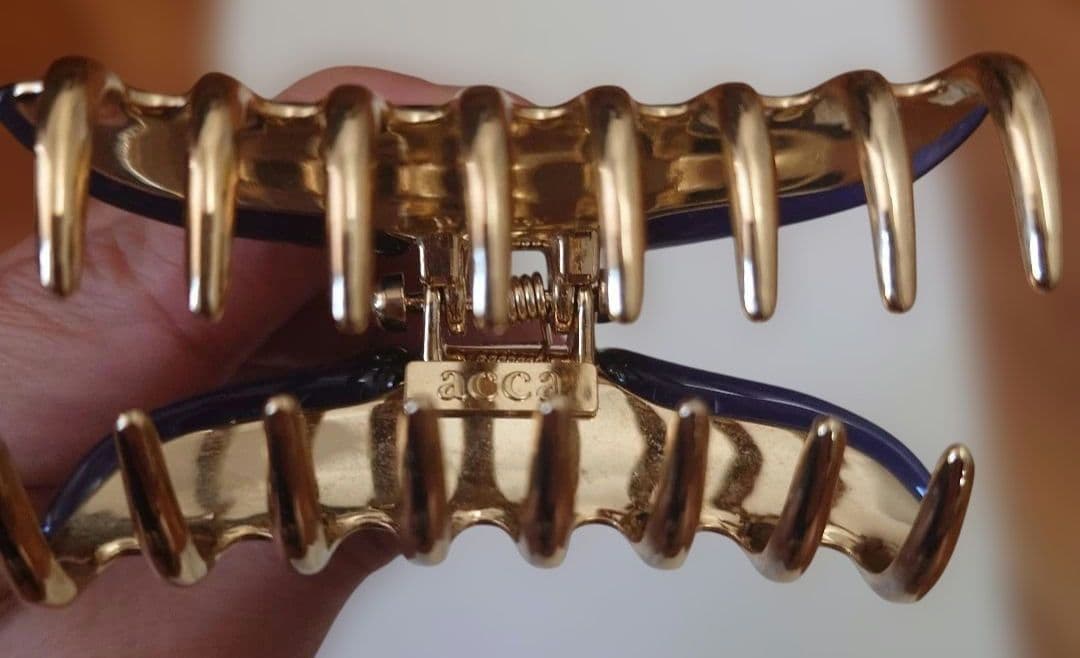 美品 Acca アッカ ストーン付き濃紺クレップヘアクリップ M