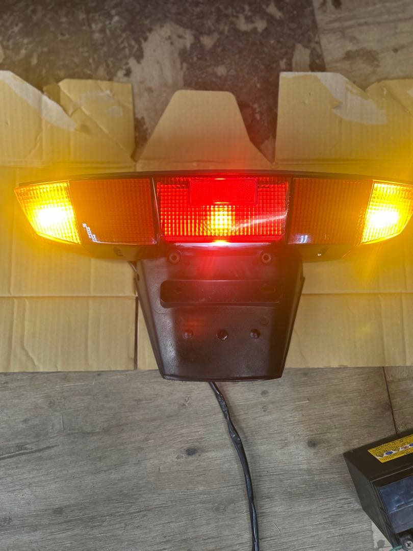 早い者勝ちフュージョン　mf02 純正テールランプ