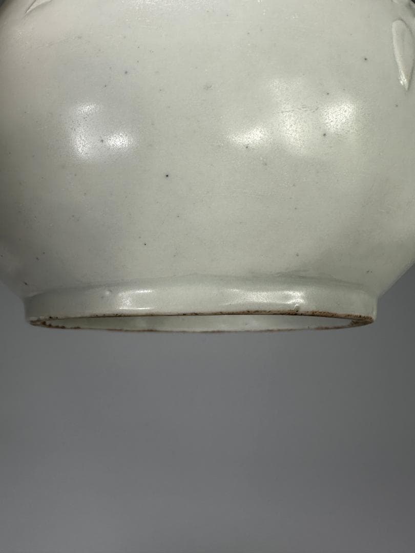 韓国美術　李朝時代　李朝　白磁　陽刻　竹　梅文　鶴首瓶　花器　花瓶　朝鮮古陶磁