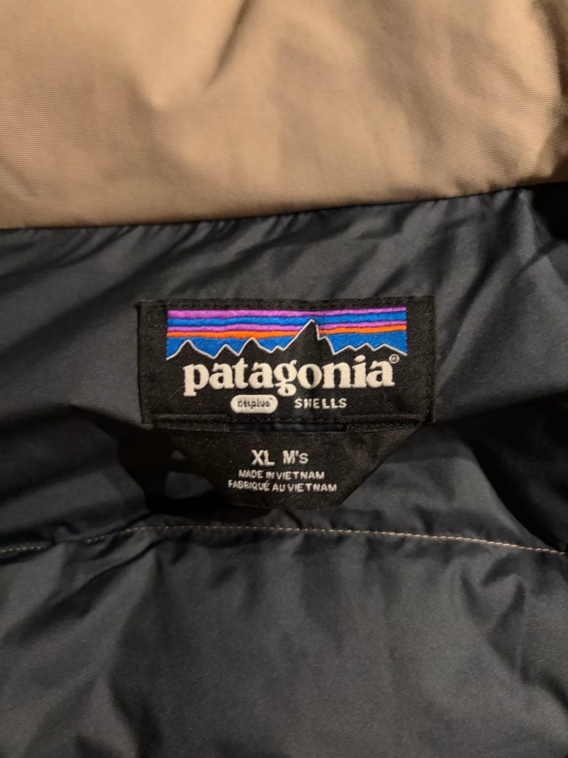 Patagonia ベージュ ダウンジャケット フード付き