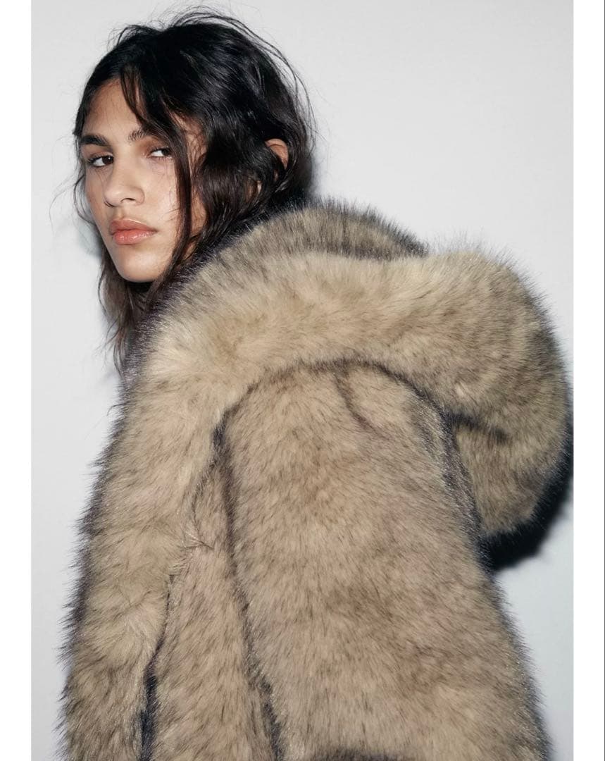 ネ*ん様 タグ付き新品★ZARAのフェイクファーフード付きコート★M-L★ライト