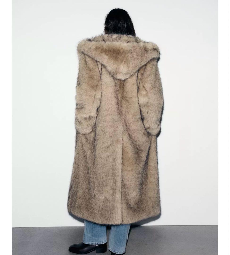 ネ*ん様 タグ付き新品★ZARAのフェイクファーフード付きコート★M-L★ライト