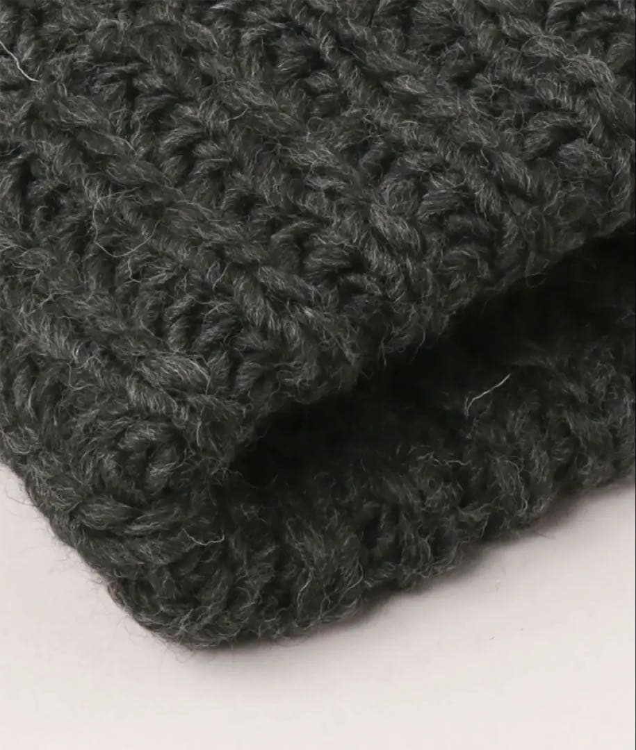 カシラ　ダークグレー ニット帽 ファーポンポン付き