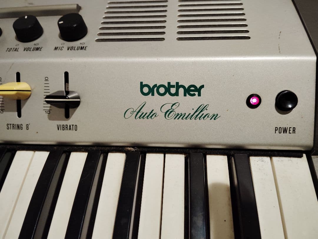 電子ピアノ　Brother