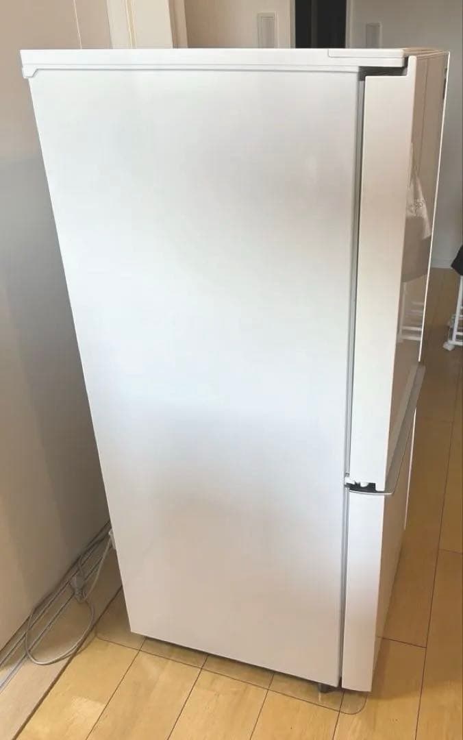 【送料込み】シャープ 冷蔵庫 SJ-GD14C-W 137L 【マット付き】