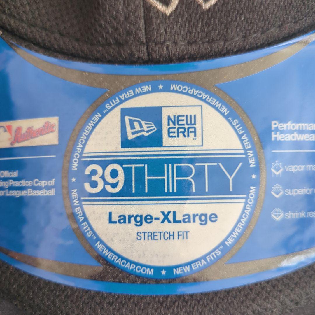 新品未着用　シカゴホワイトソックス　スタジャン、キャップ２点セット