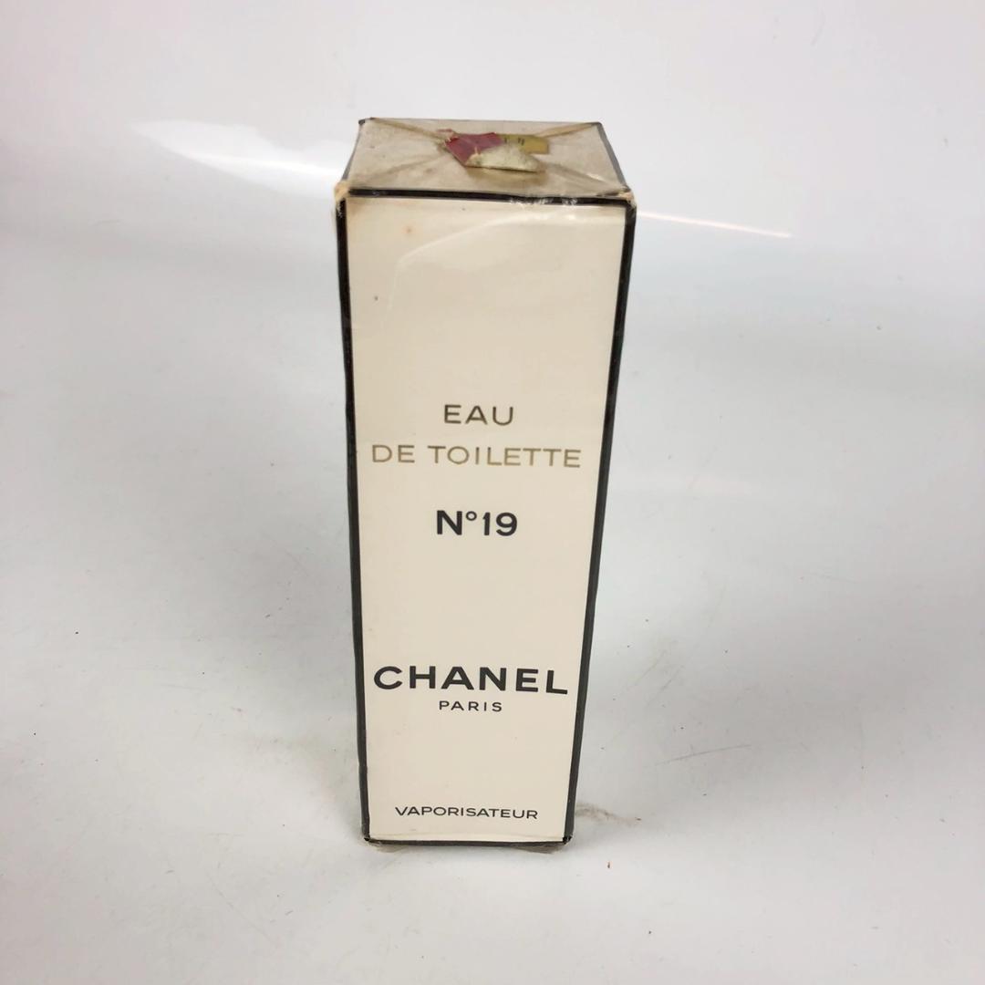 CHANEL シャネル No19 EAU DE TOILETTE 香水