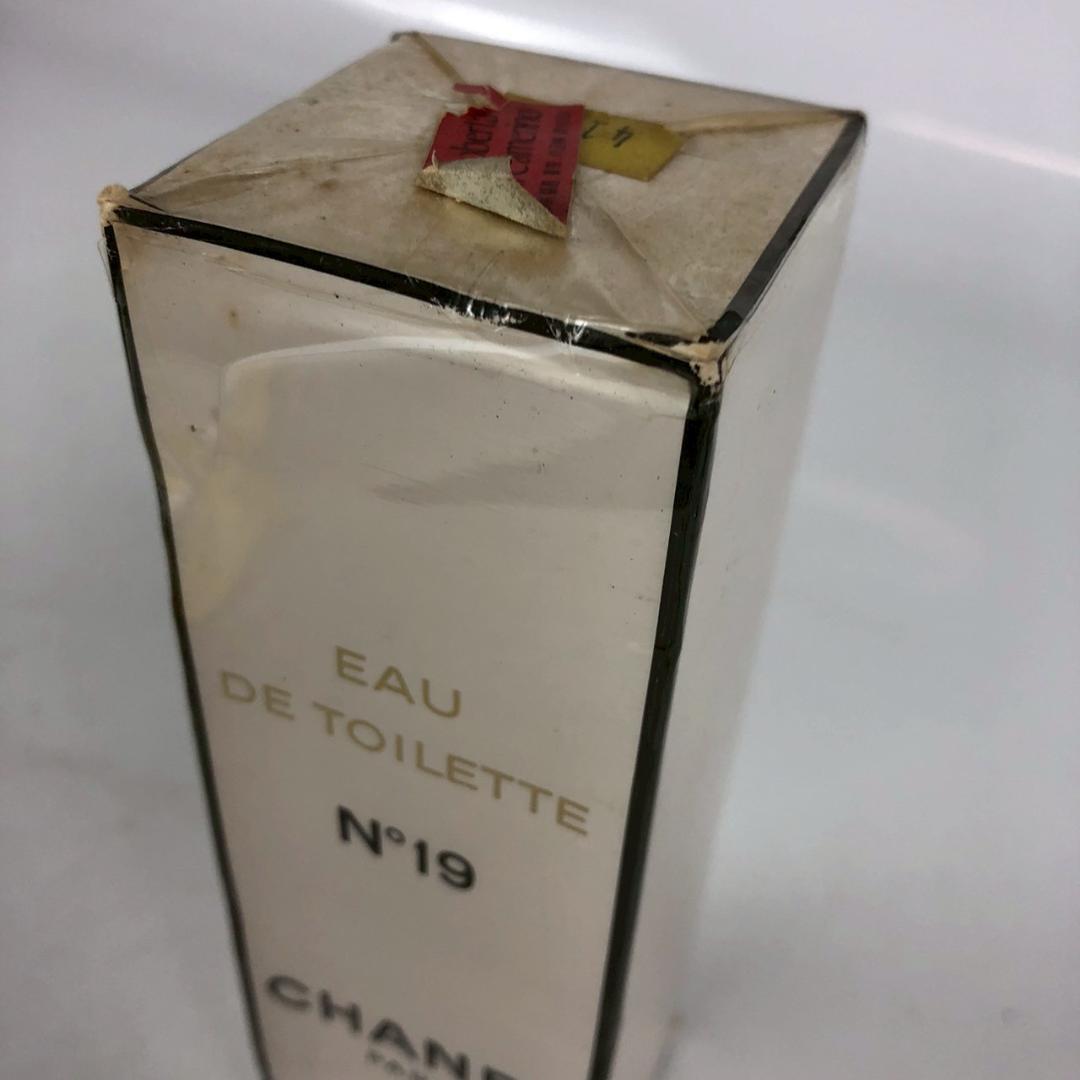 CHANEL シャネル No19 EAU DE TOILETTE 香水