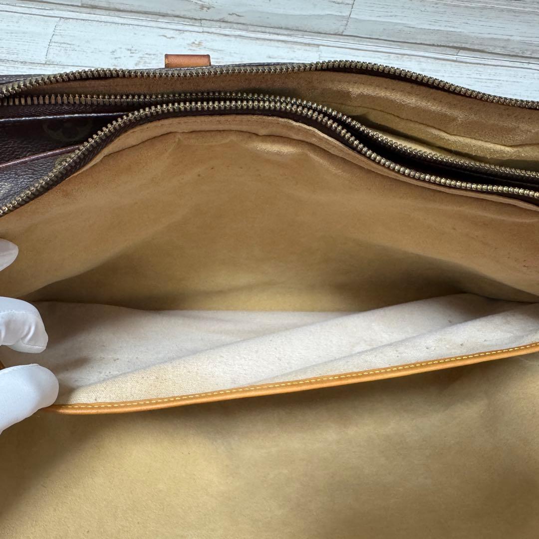 ルイヴィトン ポルト ドキュマン ヴォワヤージュ 2コンパートメント