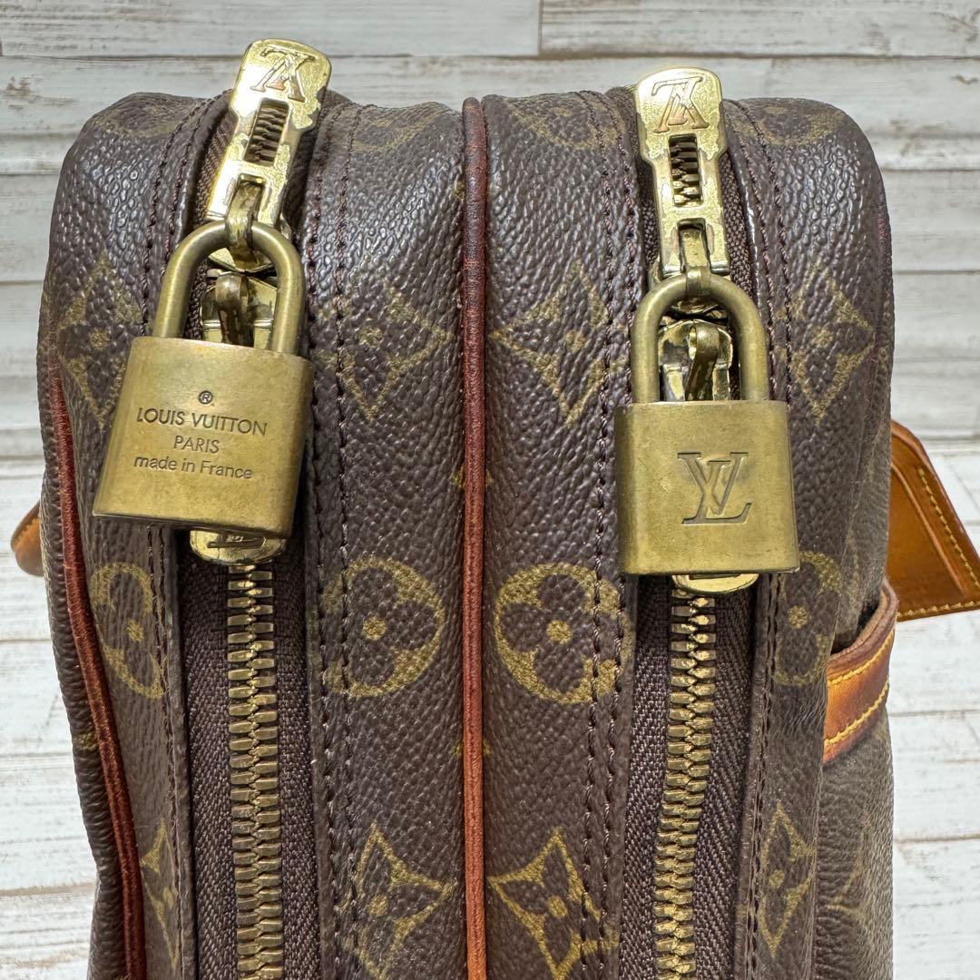 ルイヴィトン ポルト ドキュマン ヴォワヤージュ 2コンパートメント