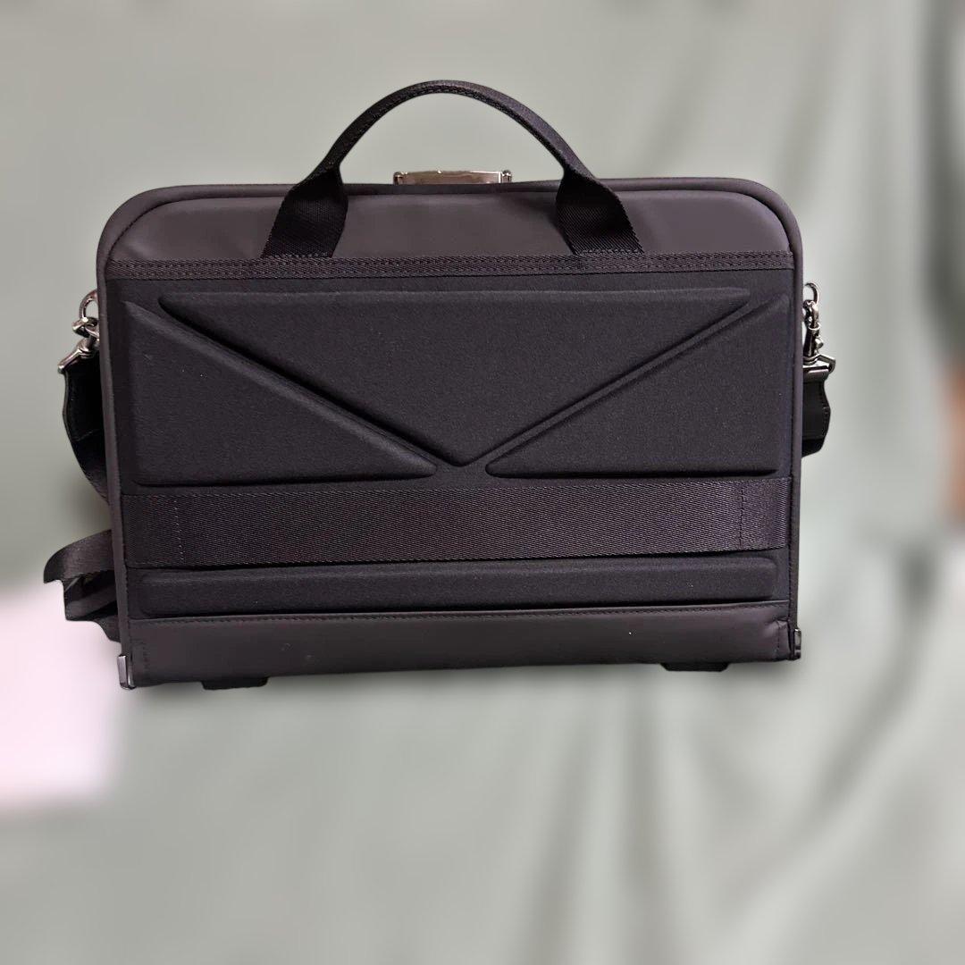 ARTPHERE ブラック ショルダーバッグ