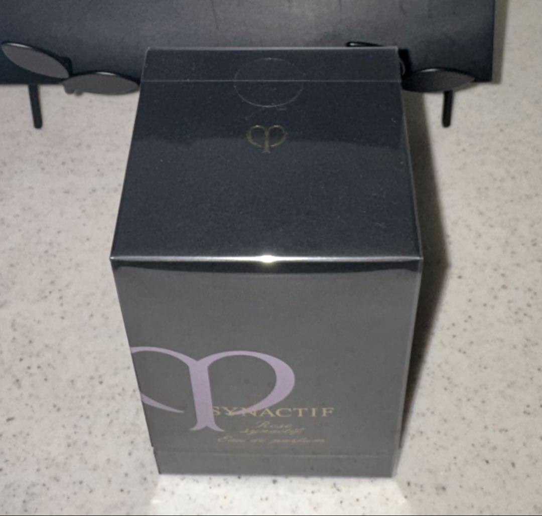 ローズシナクティフ　オードパルファム　新品　未開封　巾着付