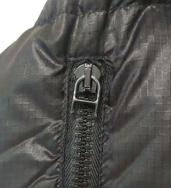 MONCLER　GAMMEBLEU 　ダウンベスト モンクレール　ガムブルー