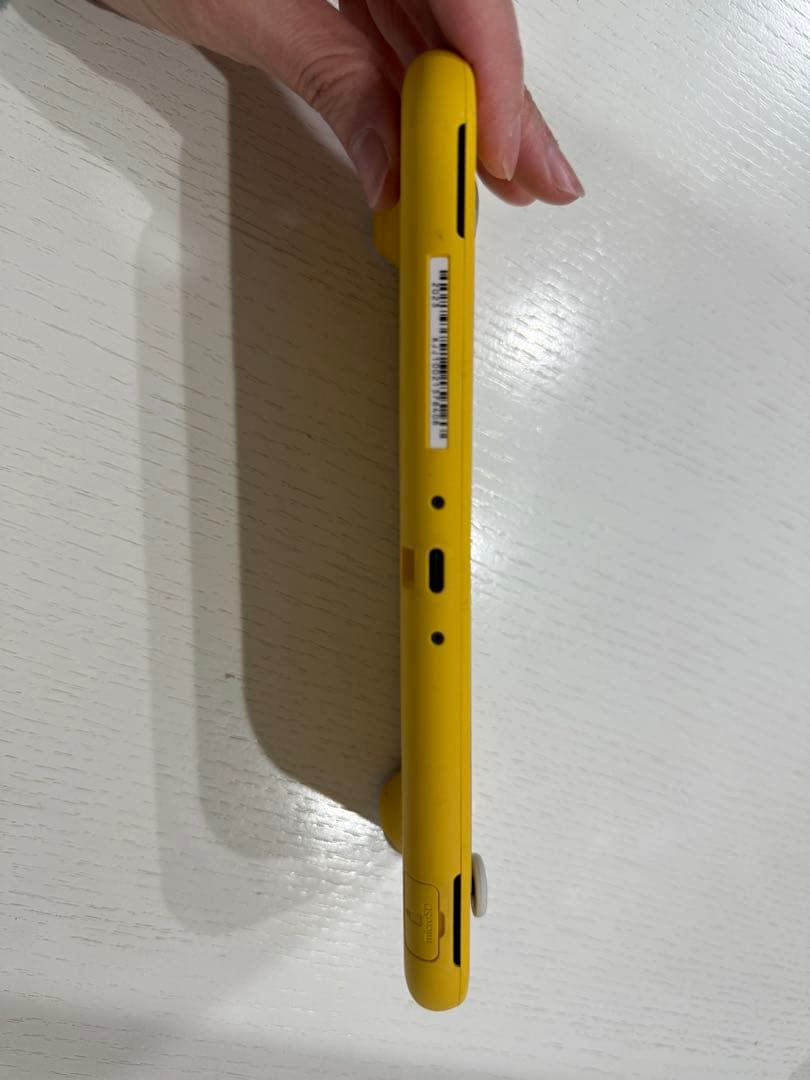 ニンテンドースウィッチライト　イエロー