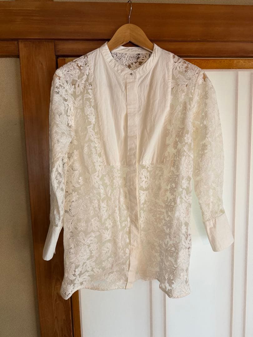 ELLIE エリー　スタンドカラーレースシャツ